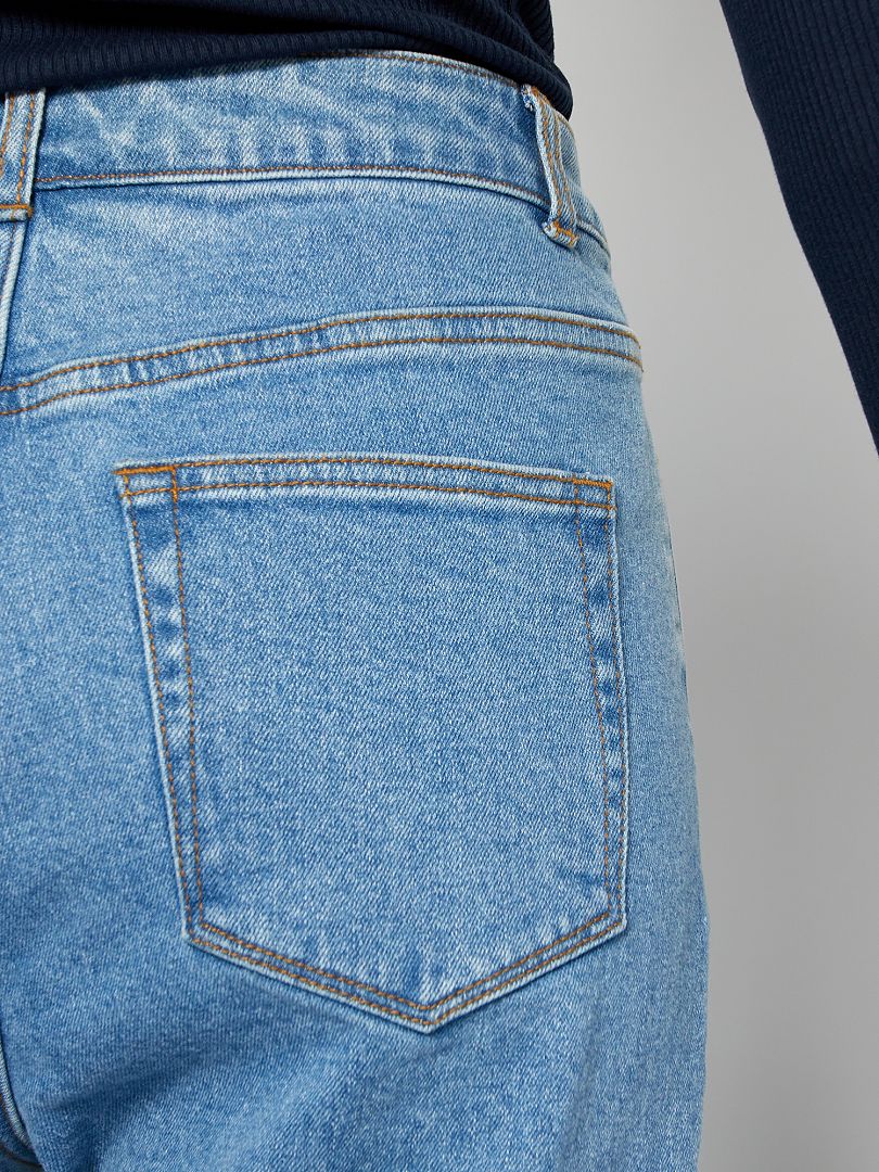 Mom jeans a vita alta azzurriPull&Bear in Denim di colore Blu Donna Abbigliamento da Jeans da Jeans dritti 