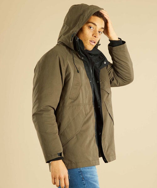  Preparati ad affrontare la pioggia e il freddo con un parka da uomo, non te ne pentirai